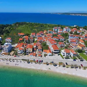 https://studio-apartments-pavin.hotelinzadar.com