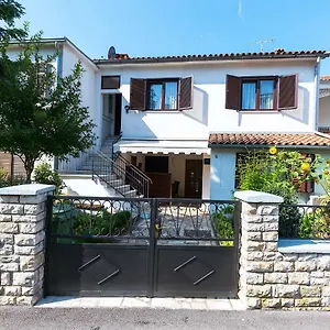 Nives Poreč